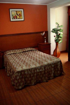 Отель Hostal Real La Molina  Лима